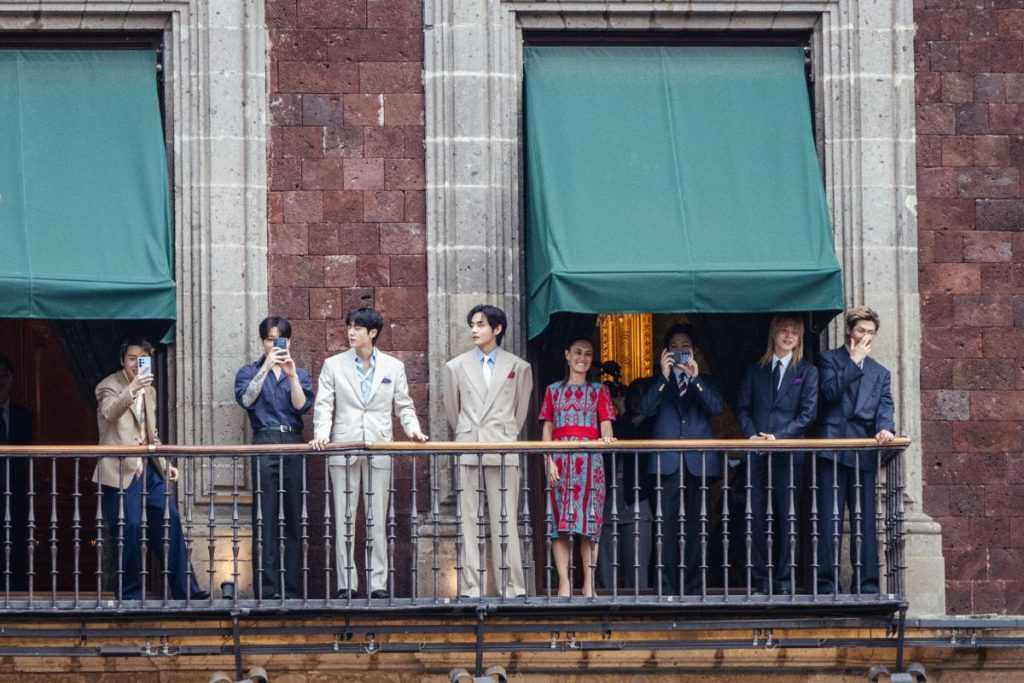 BTS en México en el palacio nacional
